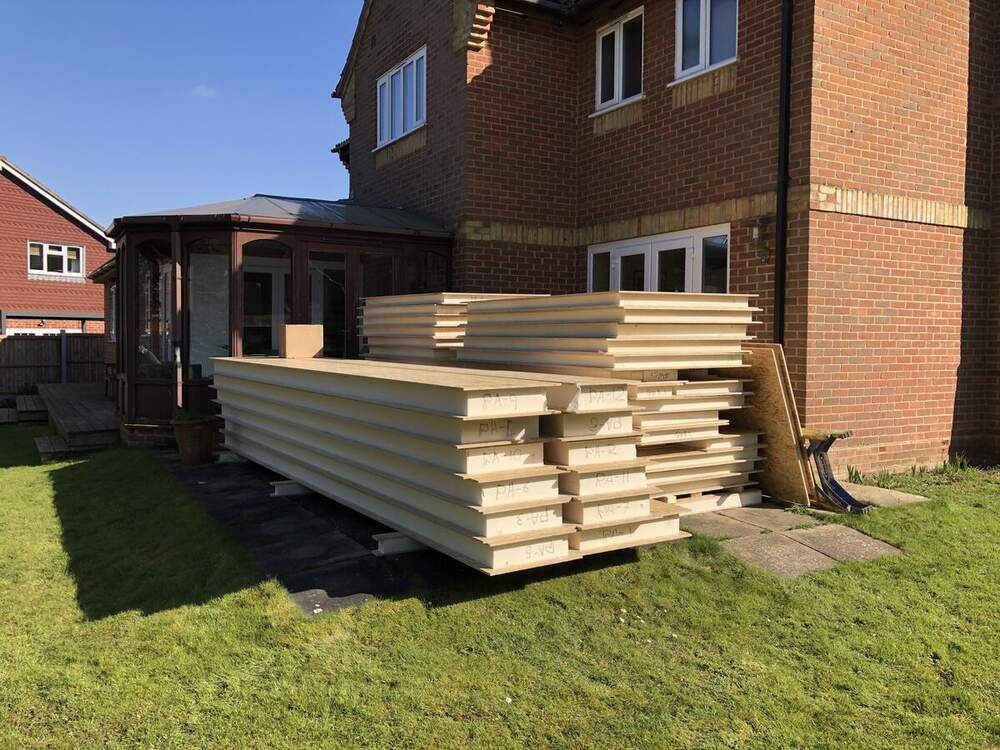 SIP garden room construction using structural insulated panels